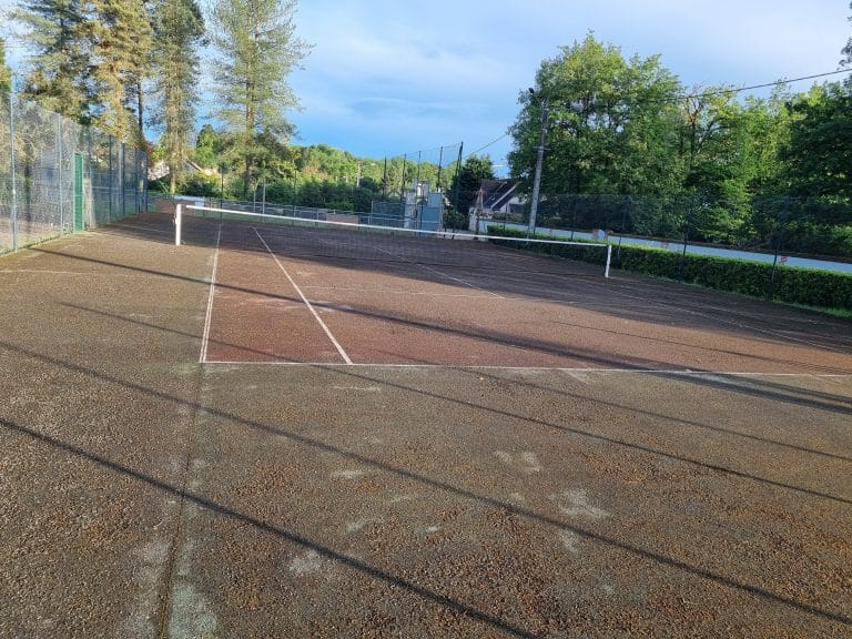 TERRAIN DE TENNIS
